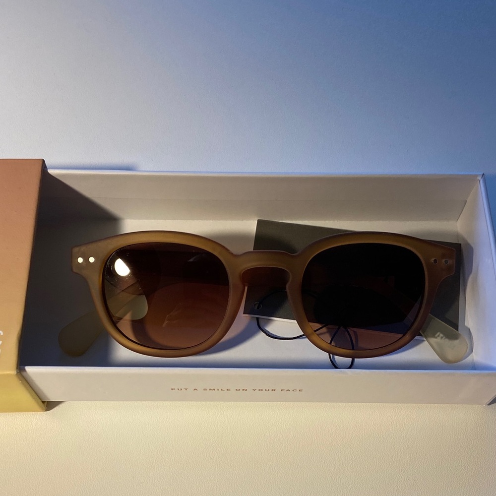 IZIPIZI Sunglasses – Style #C – Arizona Brown / Maroon Shading